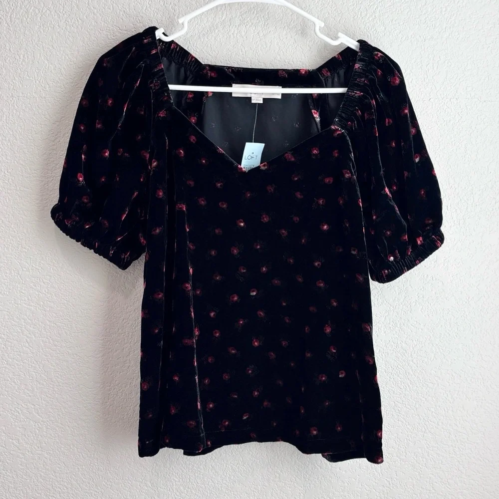 NWT Loft Velvet Floral Puff Sleeve Top Black Red Women’s Size Medium Petite